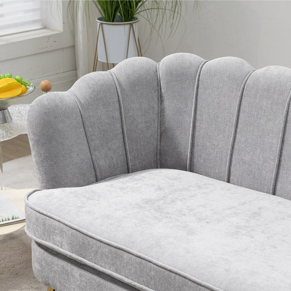 Mała dwuosobowa sofa do pokoju ze złotymi metalowymi nogami - 2 miejsca