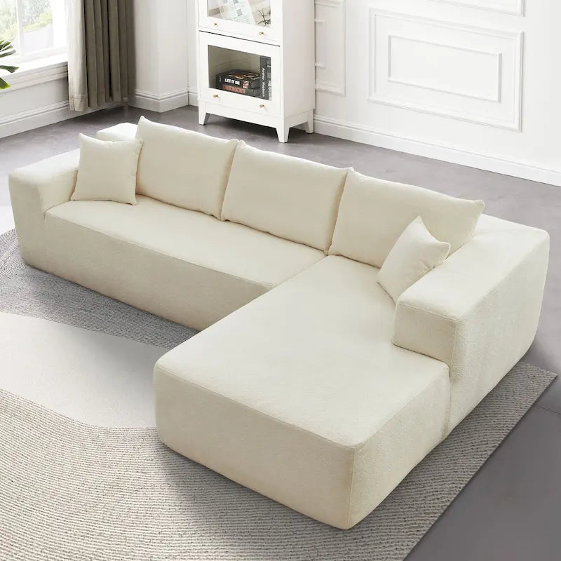 Nowoczesna tapicerowana sofa typu chaise longue z poduszkami do salonu