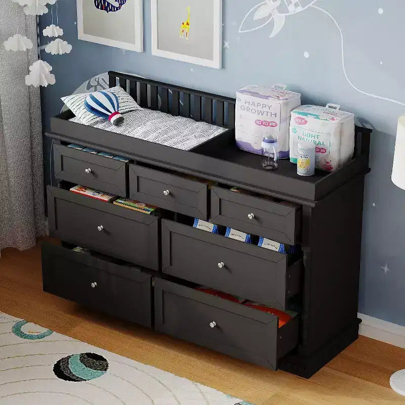 Wielofunkcyjna komoda z przewijakiem Famapy: konwertowalna konstrukcja, pojemne szuflady, rośnie razem z Twoim maluchem