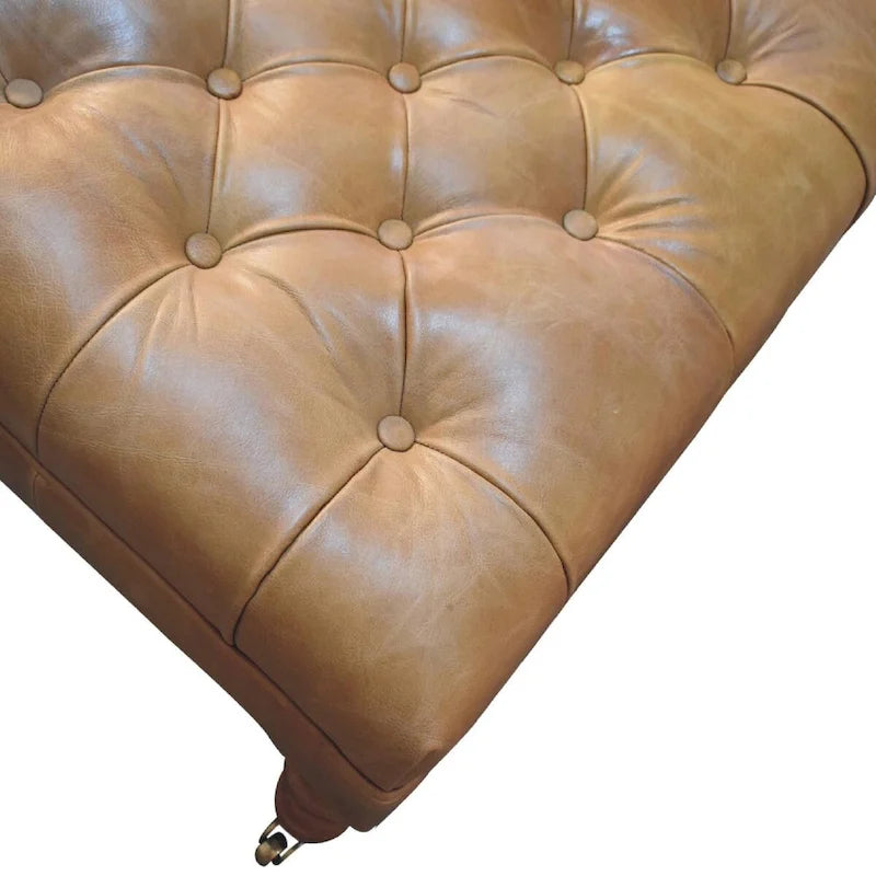 Rzemieślnicza otomana Artisan Furniture ze skóry buffalo w kolorze tan, z litego drewna, na nóżkach z kółkami