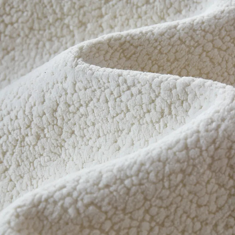 Nowoczesna tapicerowana sofa typu chaise longue z poduszkami do salonu