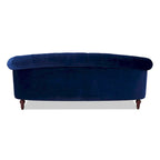 Sofa Chesterfield La Rosa 84 w stylu Mid-Century Modern, tapicerowana aksamitem i przeszywana głęboko