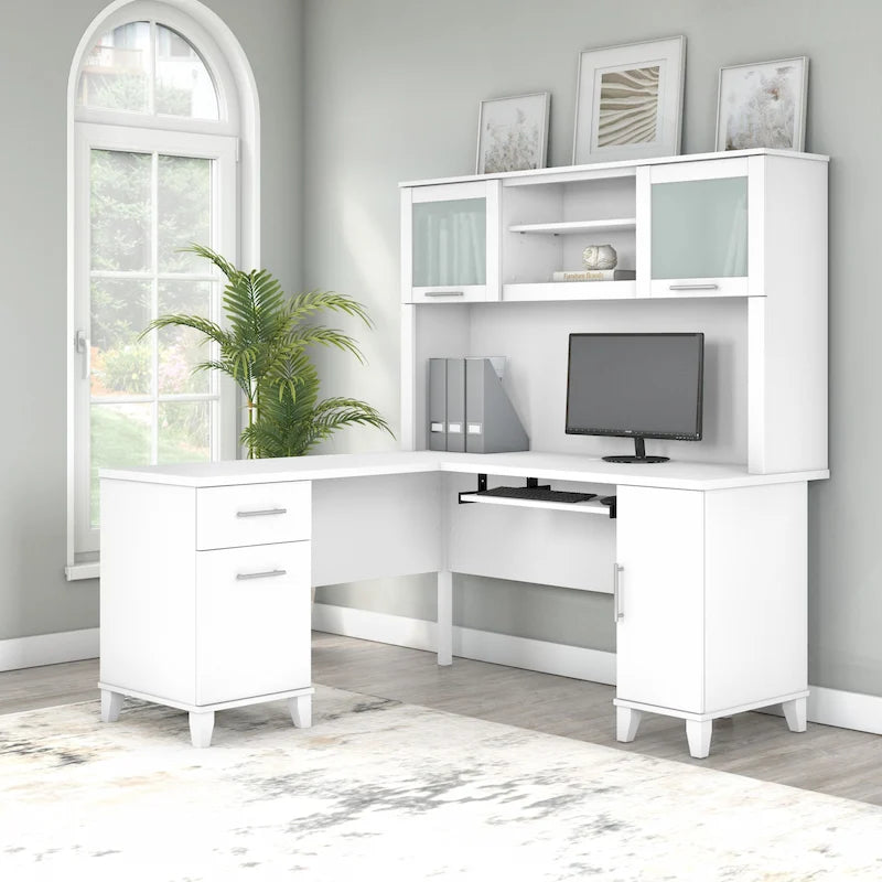 Biurko w kształcie litery L Somerset 60 cali z nadstawką do przechowywania od Bush Furniture
