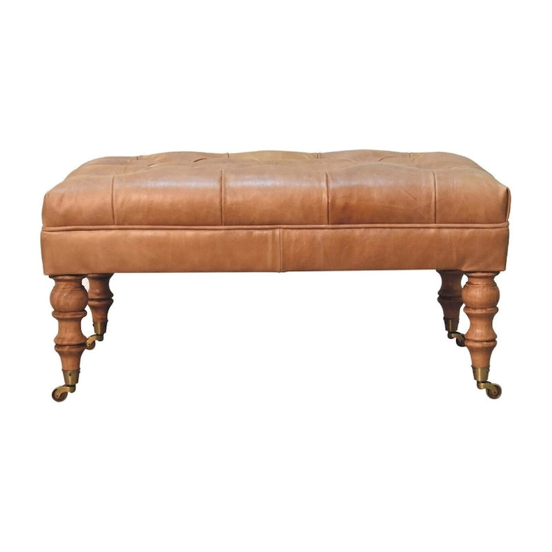 Rzemieślnicza otomana Artisan Furniture ze skóry buffalo w kolorze tan, z litego drewna, na nóżkach z kółkami
