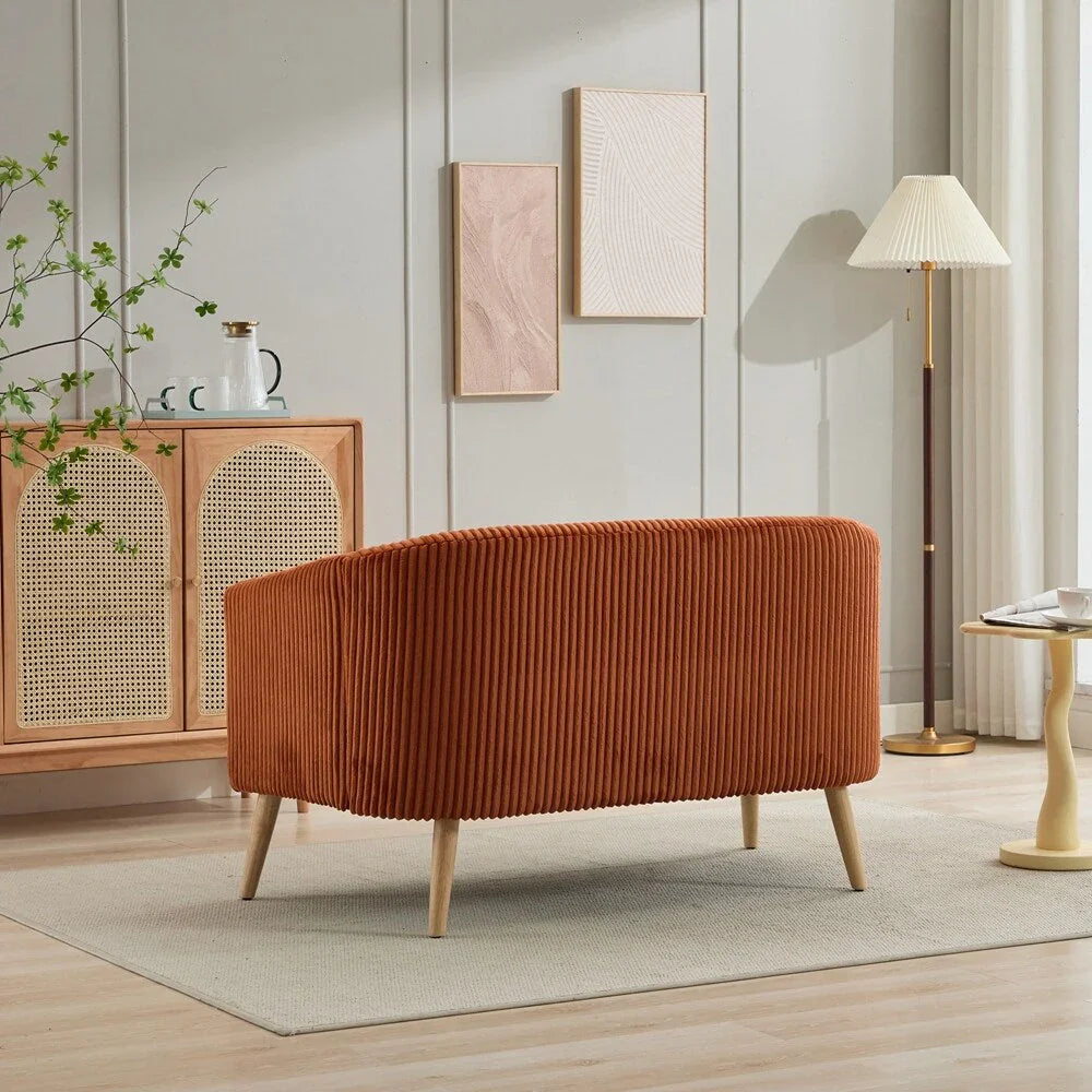 Dwuosobowa sofa tapicerowana sztruksem na drewnianych nogach w kolorze orzecha