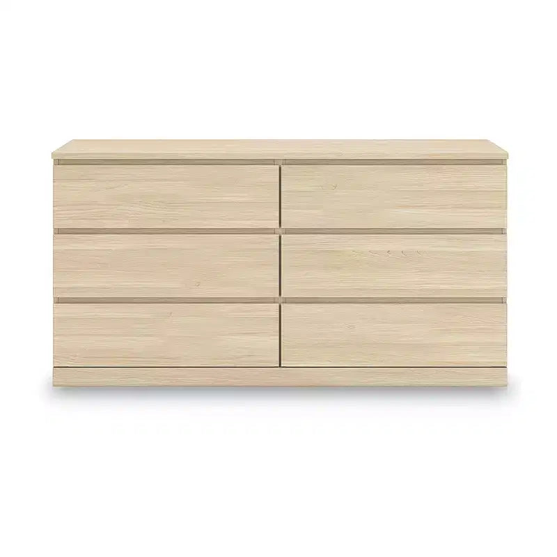 Komoda 6-szufladowa Modern Onita marki Signature Design by Ashley, komoda w wykończeniu z naturalnego brązowego drewna o designie pozbawionym uchwytów