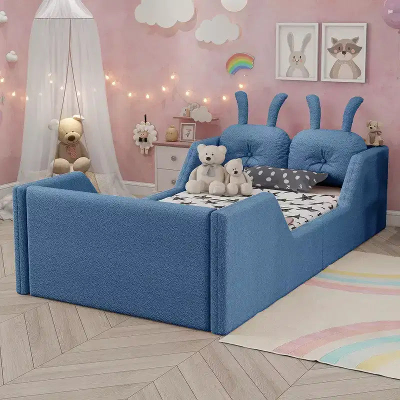 Łóżko platformowe Whisen Twin, tapicerowana rama łóżka dziecięcego typu floor bed z poduszką w kształcie króliczka, ze zdejmowanymi barierkami bocznymi