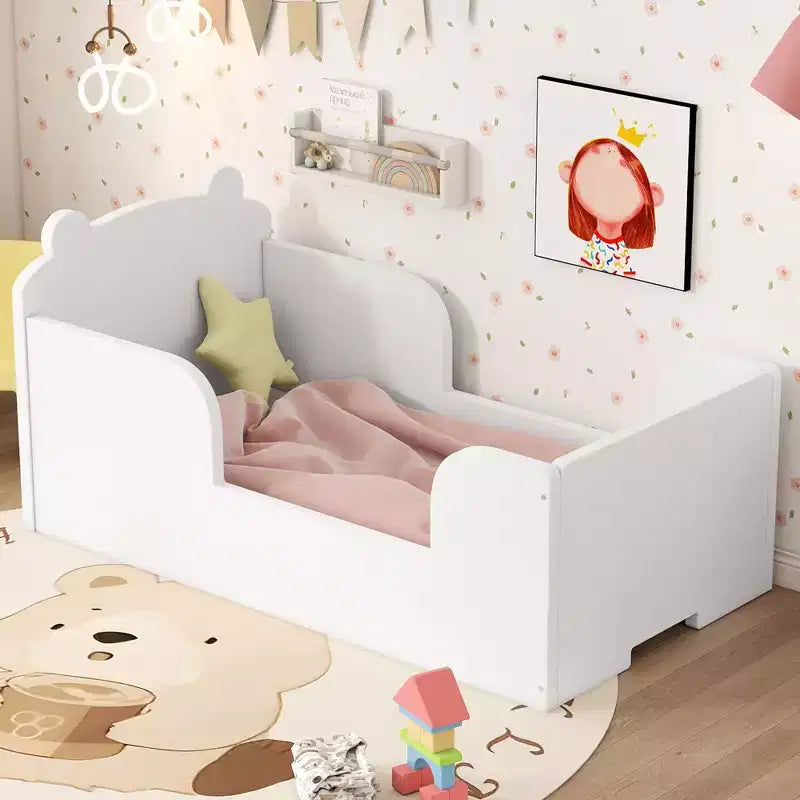 Łóżko podłogowe dla dzieci Okak w kształcie misia dla dzieci w wieku 3-6 lat, rama łóżka dziecięcego z barierką ochronną, urocze łóżko dziecięce w kształcie zwierzątka