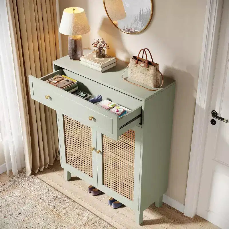 Lantine 6-poziomowa nowoczesna szafka na buty w stylu boho z drzwiczkami, szufladą i regulowanym półką. Rattanowy design, miętowa zieleń. Idealna do przedpokoju, salonu.