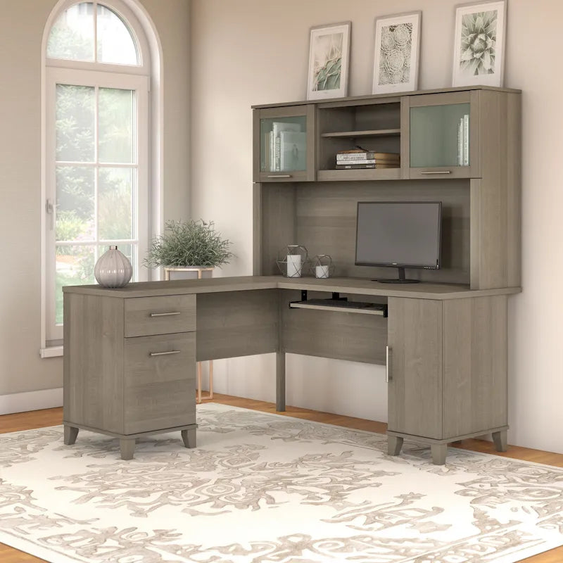 Biurko w kształcie litery L Somerset 60 cali z nadstawką do przechowywania od Bush Furniture