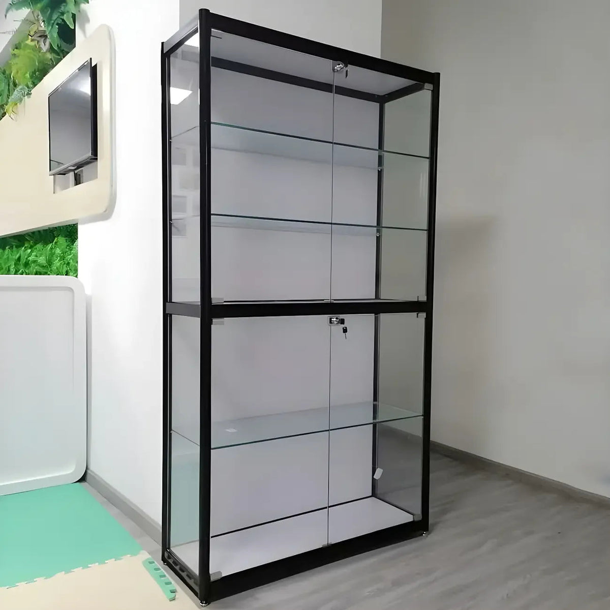 Współczesna prostokątna witryna z czarnego szkła