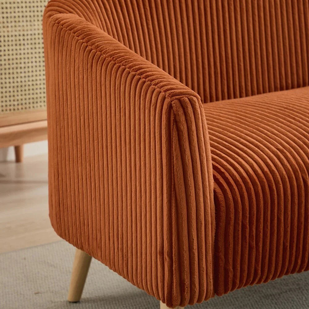 Dwuosobowa sofa tapicerowana sztruksem na drewnianych nogach w kolorze orzecha