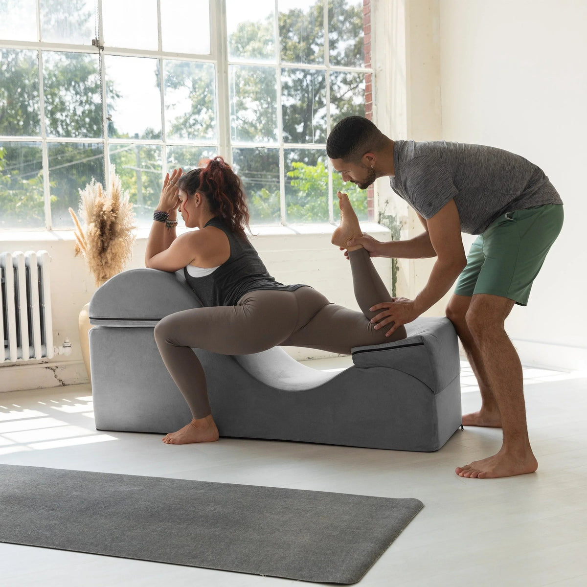 Szezlong rozkładany Avana Kami / Yoga & Massage – Pufa 2 w 1 z ukrytym rozkładanym fotelem do jogi, mikrowelur – Nie dotyczy