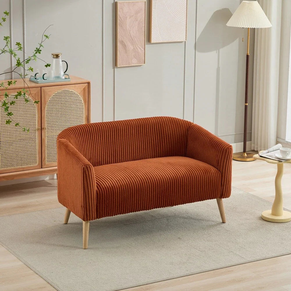 Dwuosobowa sofa tapicerowana sztruksem na drewnianych nogach w kolorze orzecha