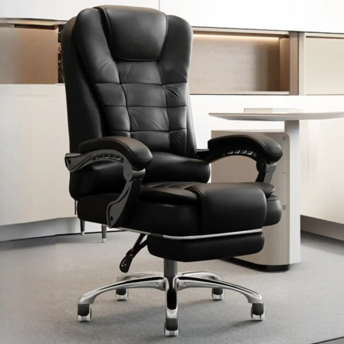 Ergonomiczny czarny skórzany fotel biurowy obrotowy z podnóżkiem