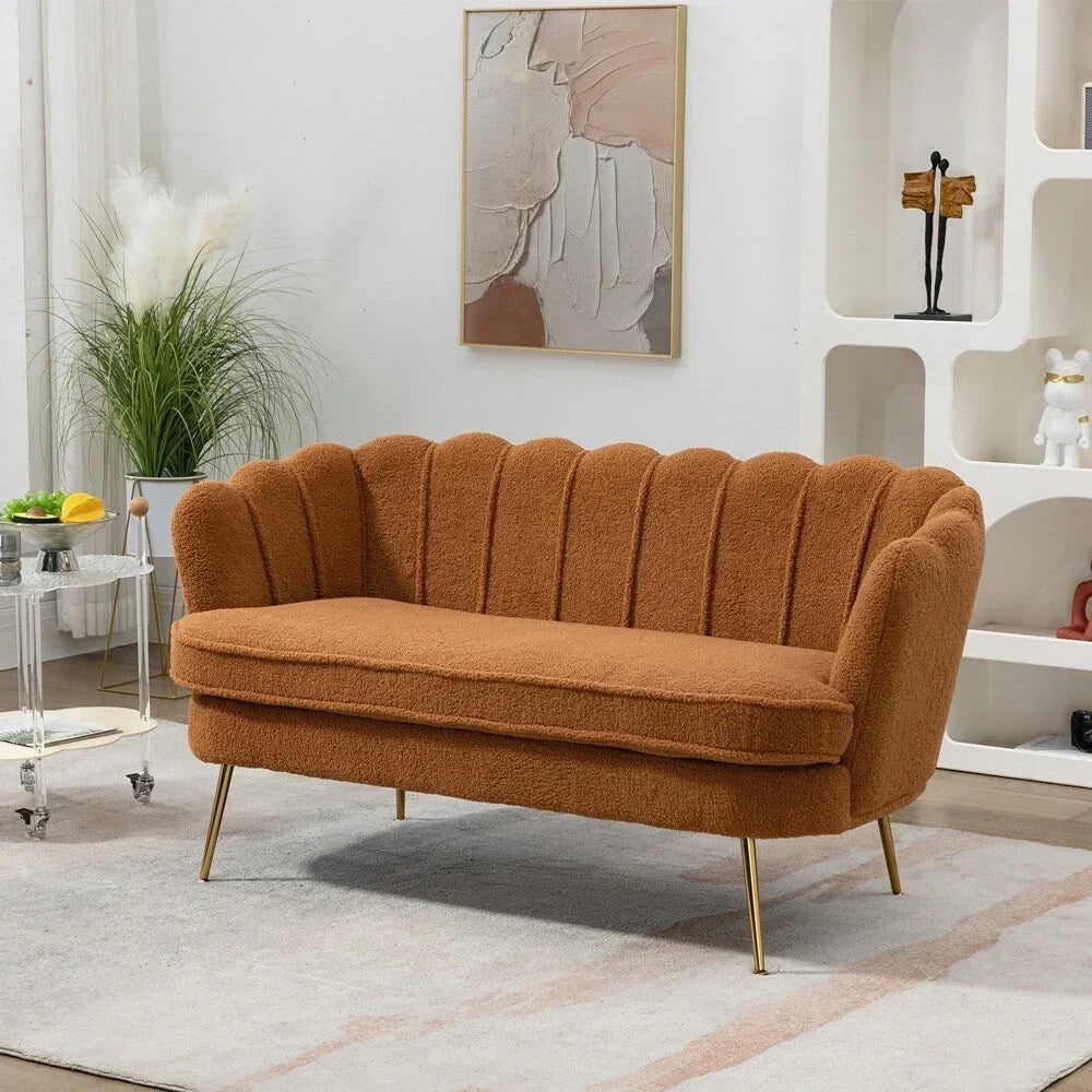 Mała dwuosobowa sofa do pokoju ze złotymi metalowymi nogami - 2 miejsca